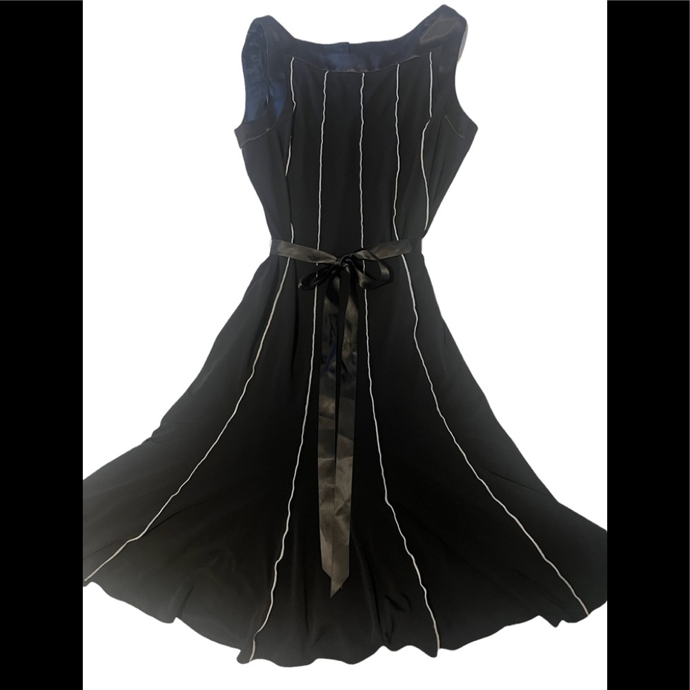 Beautiful black dress. Size 16. EUC